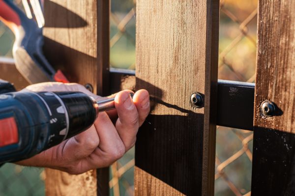 Fence Maintenance in Akron