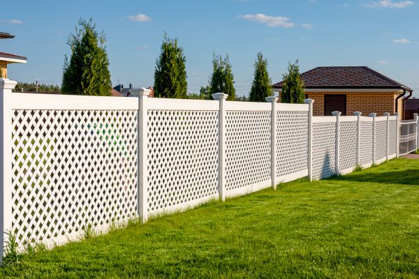 Vinyl Fence Repair in Akron