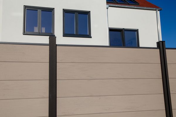 Composite Fence Repair in Akron