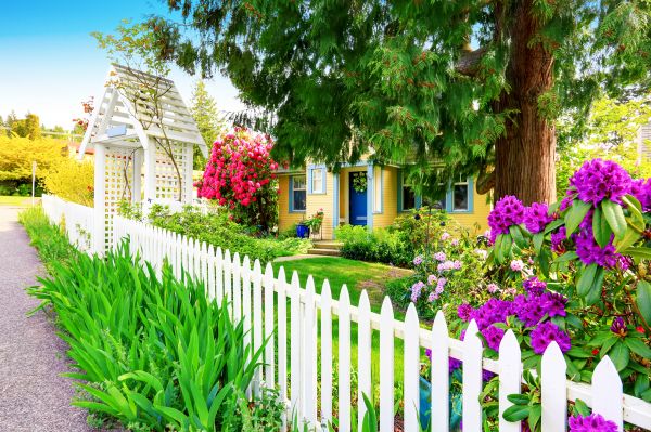 Picket Fence Installation in Akron