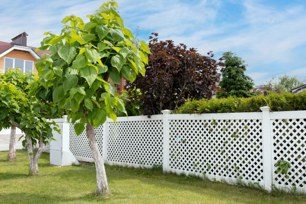 Vinyl Fence Service in Akron